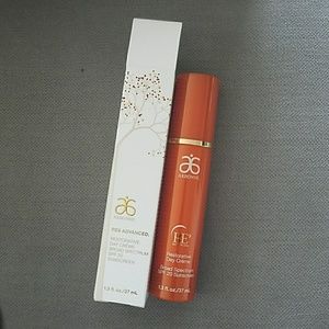 NIB Arbonne RE9 Restorative Day Creme